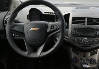 Подержанный автомобиль Chevrolet Aveo Sedan 2013 года (14 фото)