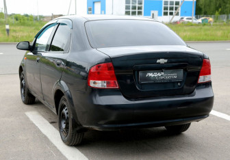 Подержанный автомобиль Chevrolet Aveo Sedan 2004 года (4 фото)
