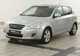 Подержанный автомобиль Kia Ceed Hatchback 2009 года (8 фото)