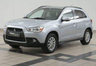 Подержанный автомобиль Mitsubishi ASX 2011 года (8 фото)