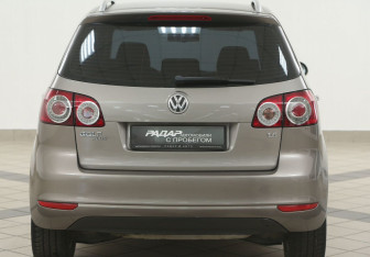 Подержанный автомобиль Volkswagen Golf Plus 2010 года (3 фото)