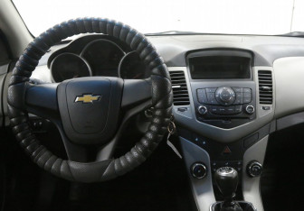 Подержанный автомобиль Chevrolet Cruze Hatchback 2012 года (8 фото)