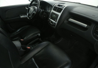 Подержанный автомобиль Kia Sportage 2010 года (9 фото)