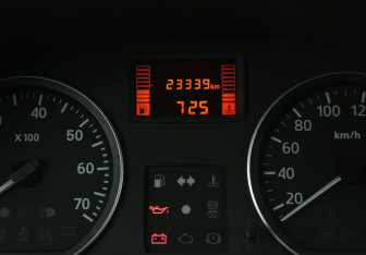 Подержанный автомобиль Renault Sandero 2011 года (17 фото)