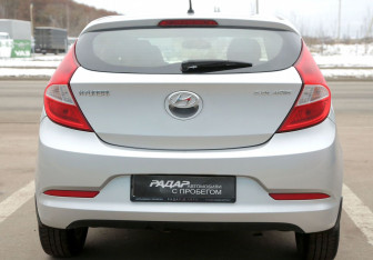 Подержанный автомобиль Hyundai Solaris Hatchback 2014 года (5 фото)