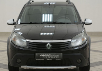 Подержанный автомобиль Renault Sandero 2011 года (6 фото)