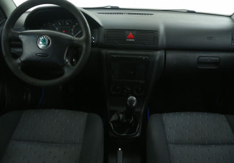 Подержанный автомобиль Skoda Octavia Liftback 2007 года (12 фото)