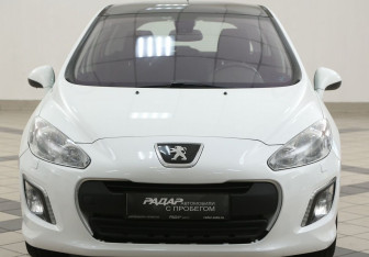Подержанный автомобиль Peugeot 308 Hatchback 2012 года (6 фото)