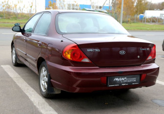 Подержанный автомобиль Kia Spectra Sedan 2008 года (4 фото)