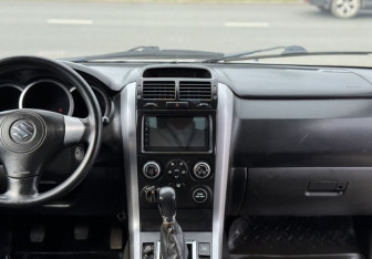 Подержанный автомобиль Suzuki Grand Vitara 2007 года (12 фото)
