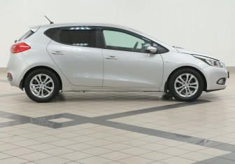 Подержанный автомобиль Kia Ceed Hatchback 2012 года (5 фото)