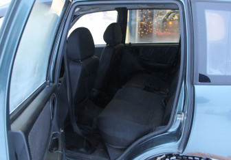 Подержанный автомобиль Chevrolet Niva 2007 года (13 фото)