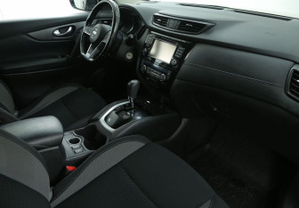 Подержанный автомобиль Nissan Qashqai 2019 года (9 фото)