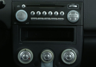 Подержанный автомобиль Mitsubishi Colt Hatchback 2006 года (13 фото)