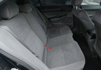 Подержанный автомобиль Honda Civic Sedan 2006 года (11 фото)