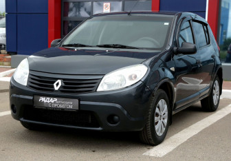 Подержанный автомобиль Renault Sandero 2010 года (3 фото)