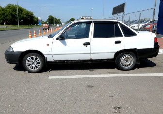 Подержанный автомобиль Daewoo Nexia Sedan 2011 года (8 фото)