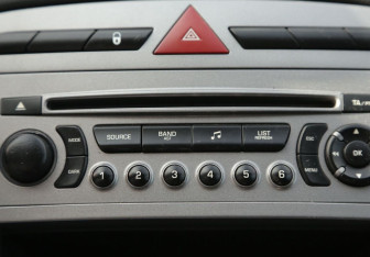 Подержанный автомобиль Peugeot 308 Hatchback 2011 года (17 фото)