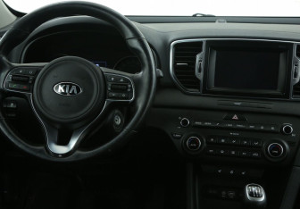 Подержанный автомобиль Kia Sportage 2016 года (13 фото)
