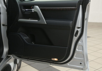 Подержанный автомобиль Toyota Land Cruiser Suv 2013 года (27 фото)