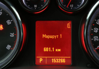 Подержанный автомобиль Opel Astra Hatchback 2011 года (18 фото)