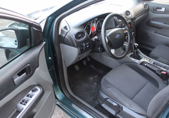 Подержанный автомобиль Ford Focus Sedan 2008 года (14 фото)