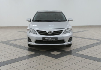 Подержанный автомобиль Toyota Corolla Sedan 2011 года (2 фото)
