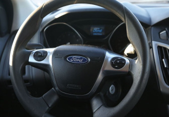 Подержанный автомобиль Ford Focus Hatchback 2013 года (16 фото)