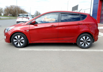 Подержанный автомобиль Hyundai Solaris Hatchback 2015 года (8 фото)
