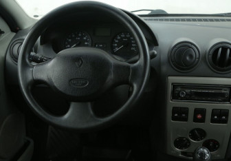 Подержанный автомобиль Renault Logan Sedan 2008 года (15 фото)