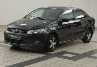 Подержанный автомобиль Volkswagen Polo Sedan 2012 года (8 фото)