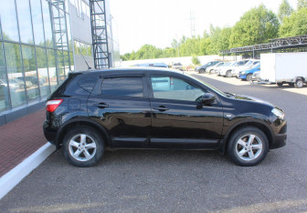 Подержанный автомобиль Nissan Qashqai 2012 года (8 фото)