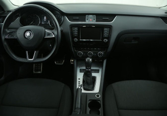 Подержанный автомобиль Skoda Octavia Liftback 2016 года (12 фото)
