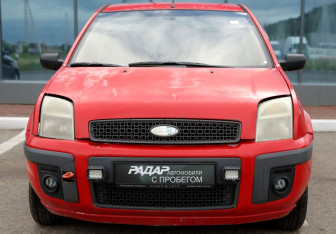 Подержанный автомобиль Ford Fusion 2005 года (2 фото)