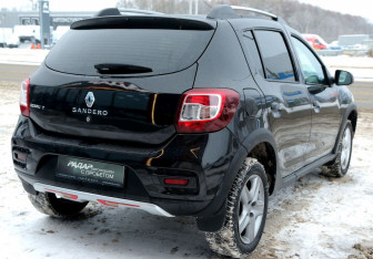 Подержанный автомобиль Renault Sandero 2015 года (6 фото)