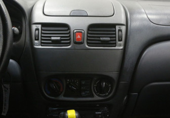 Подержанный автомобиль Nissan Almera Sedan 2005 года (8 фото)