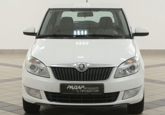 Подержанный автомобиль Skoda Fabia Hatchback 2014 года (6 фото)