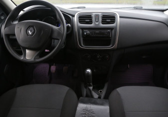 Подержанный автомобиль Renault Logan Sedan 2015 года (12 фото)