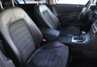 Подержанный автомобиль Volkswagen Passat Sedan 2007 года (10 фото)