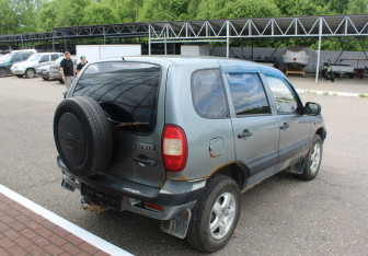 Подержанный автомобиль Chevrolet Niva 2008 года (7 фото)
