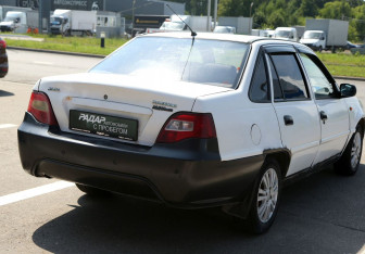 Подержанный автомобиль Daewoo Nexia Sedan 2011 года (6 фото)