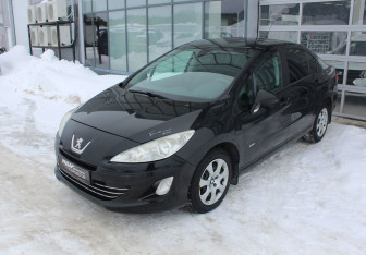 Подержанный автомобиль Peugeot 408 2014 года (3 фото)