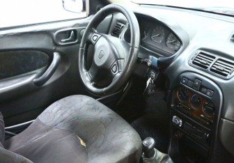 Подержанный автомобиль Rover 200 Hatchback 1997 года (6 фото)