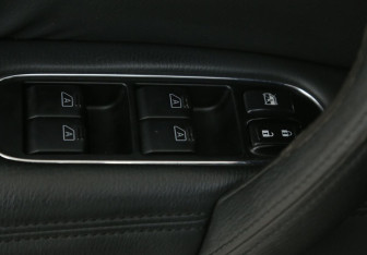 Подержанный автомобиль Nissan Patrol 2011 года (17 фото)