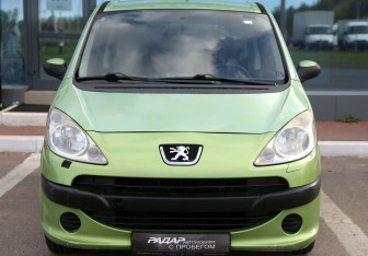 Подержанный автомобиль Peugeot 1007 2006 года (2 фото)