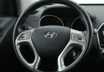Подержанный автомобиль Hyundai ix35 2012 года (16 фото)