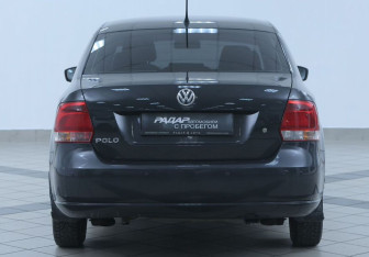 Подержанный автомобиль Volkswagen Polo Sedan 2015 года (4 фото)