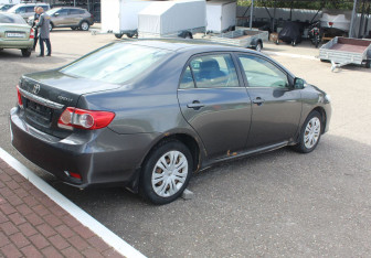 Подержанный автомобиль Toyota Corolla Sedan 2012 года (7 фото)