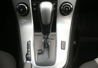 Подержанный автомобиль Chevrolet Cruze Hatchback 2013 года (13 фото)