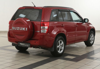Подержанный автомобиль Suzuki Grand Vitara 2010 года (4 фото)